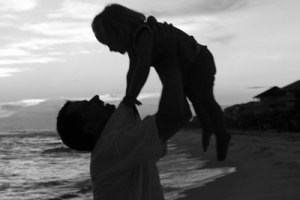 father_daughter_beach